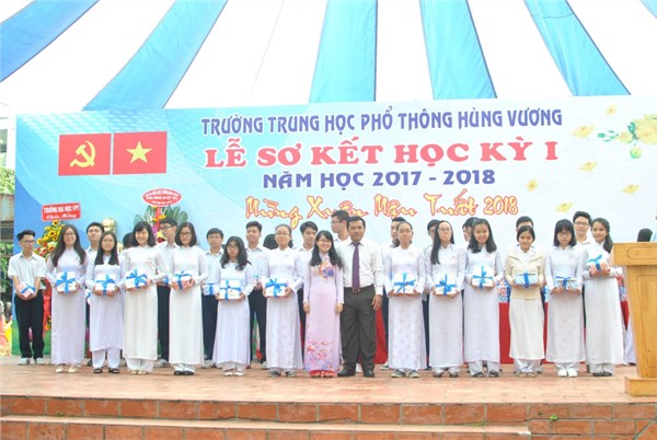 Phát thưởng HSG Khối 12.jpg